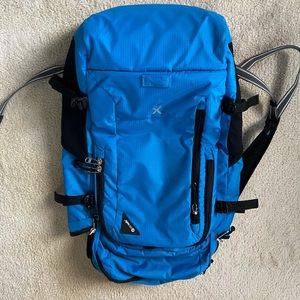 Package Venture Anti-theft traveler blue 30 liter travel backpack.
